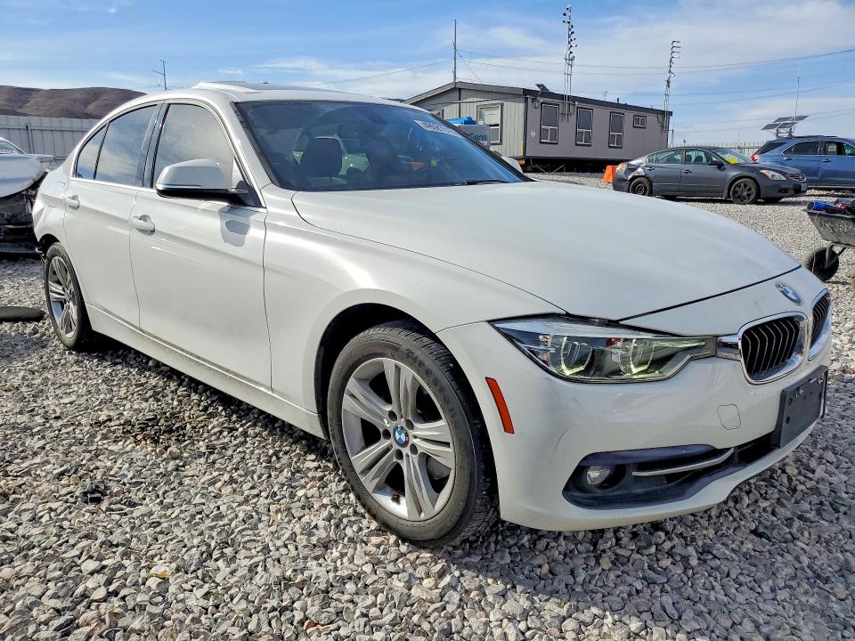 49081016 :رقم المزاد ، WBA8B9G51JNV00205 vin ، 2018 Bmw 330 مزاد بيع