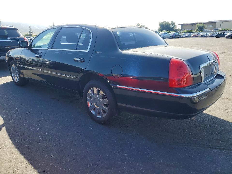 50200276 :رقم المزاد ، 2LNBL8EV5AX751161 vin ، 2010 Lincoln Town Car مزاد بيع