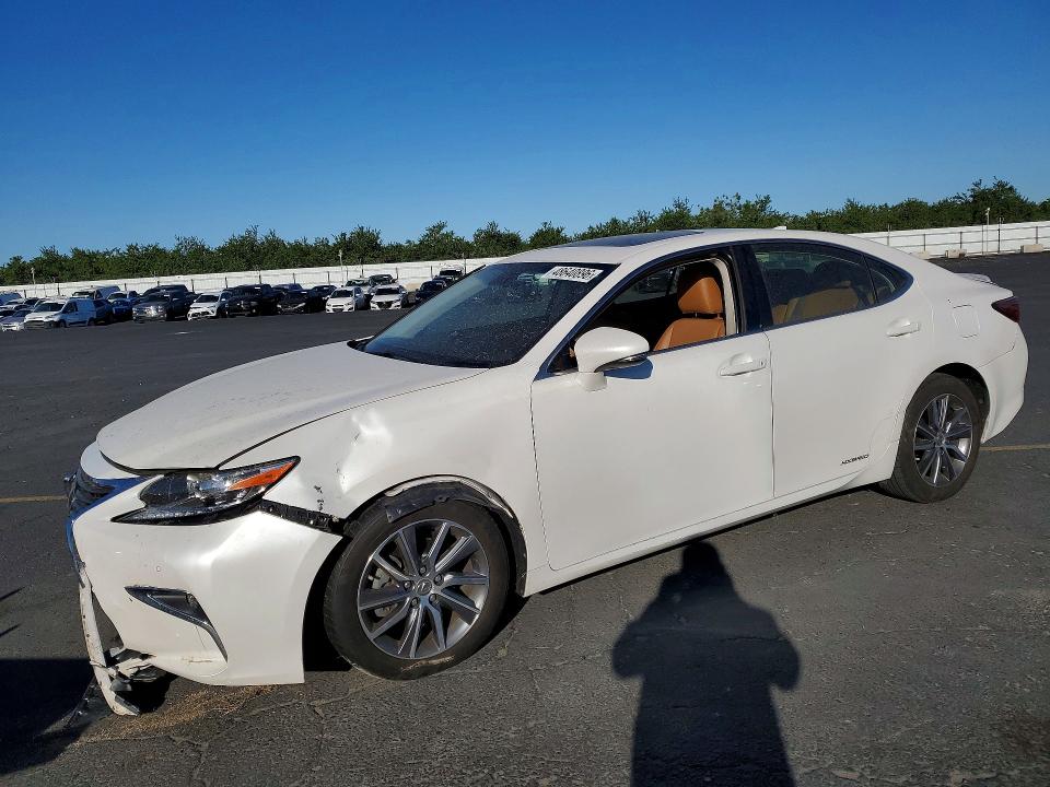 48640896 :رقم المزاد ، JTHBW1GG4G2113334 vin ، 2016 Lexus Es 300h مزاد بيع