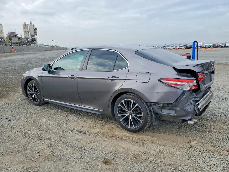 51894956 :رقم المزاد ، 4T1B21HK5JU507545 vin ، 2018 Toyota Camry Hybrid مزاد بيع