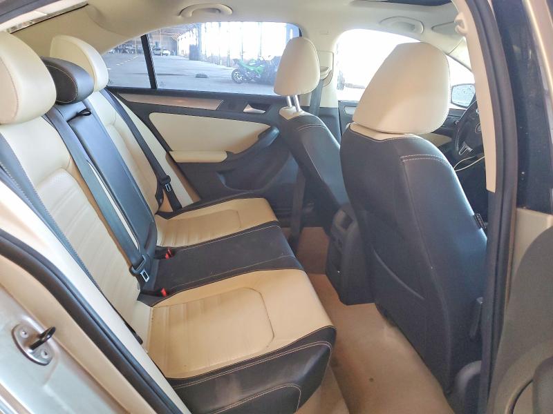 51553386 :رقم المزاد ، 3VWL17AJ3EM241904 vin ، 2014 Volkswagen Jetta مزاد بيع