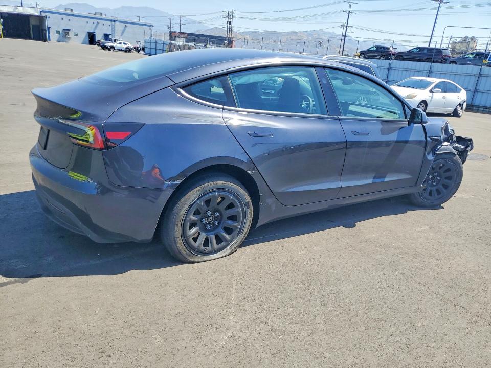49102136 :رقم المزاد ، 5YJ3E1EA1SF126670 vin ، 2025 Tesla Model 3 مزاد بيع