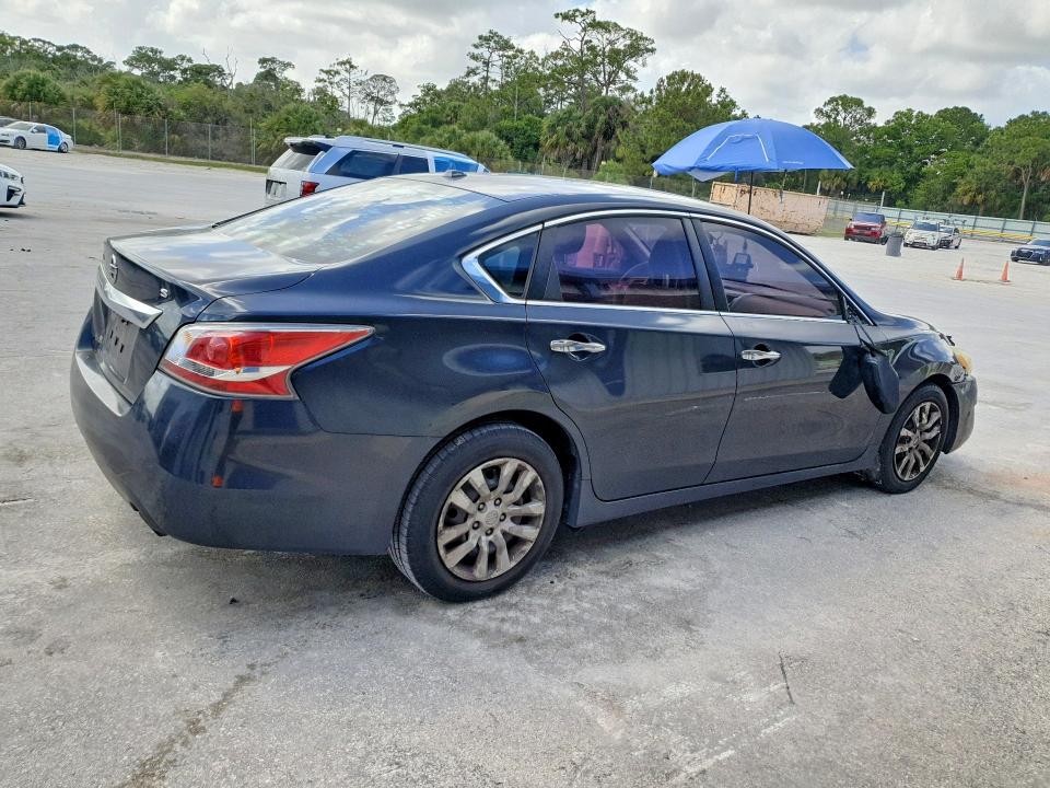 2015 Nissan Altima მანქანა იყიდება აუქციონზე, vin: 1N4AL3APXFN385237, აუქციონის ნომერი: 49914486