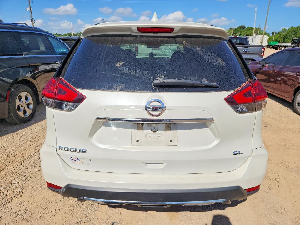 50385696 :رقم المزاد ، 5N1AT2MT5HC828661 vin ، 2017 Nissan Rogue مزاد بيع