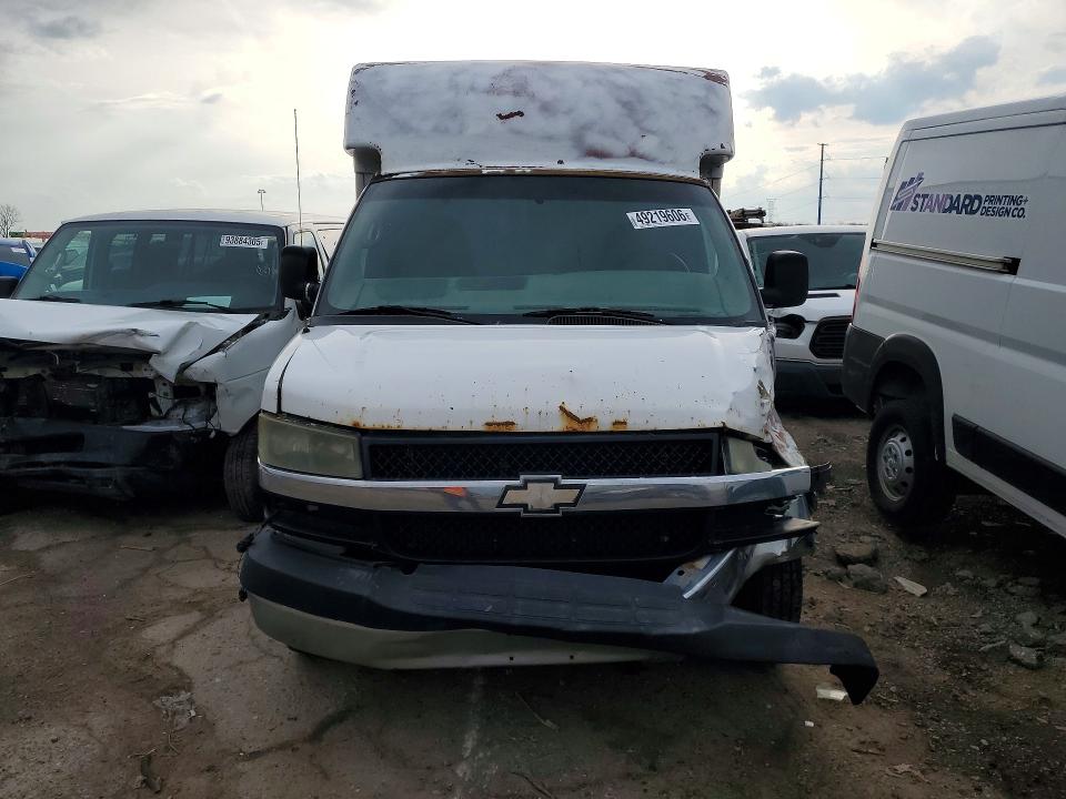 49219606 :رقم المزاد ، 1GBHG31UX51261093 vin ، 2005 Chevrolet Express مزاد بيع