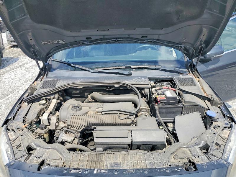 41631096 :رقم المزاد ، YV1612TD9F2306557 vin ، 2015 Volvo S60 مزاد بيع