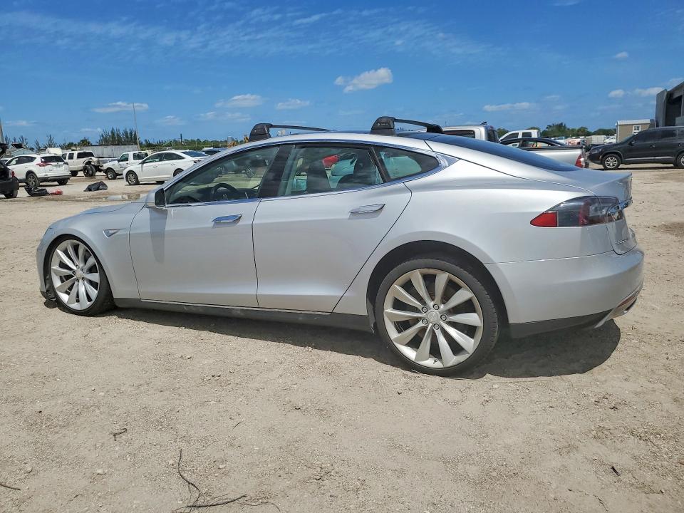 50855836 :رقم المزاد ، 5YJSA1CN4DFP04115 vin ، 2013 Tesla Model S مزاد بيع