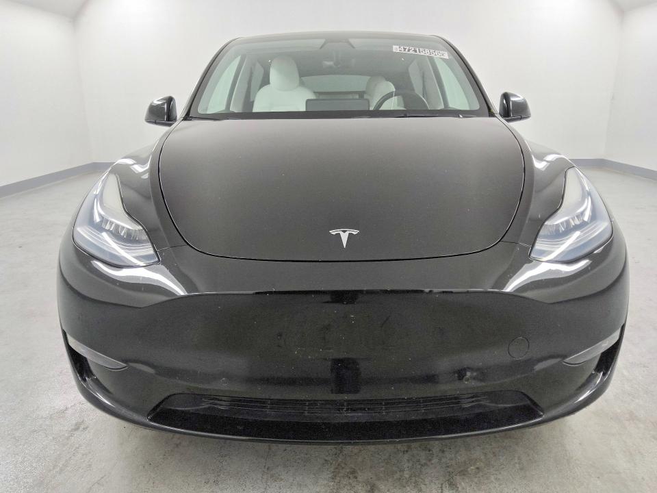 47215856 :رقم المزاد ، 5YJYGAEE6MF201613 vin ، 2021 Tesla Model Y مزاد بيع