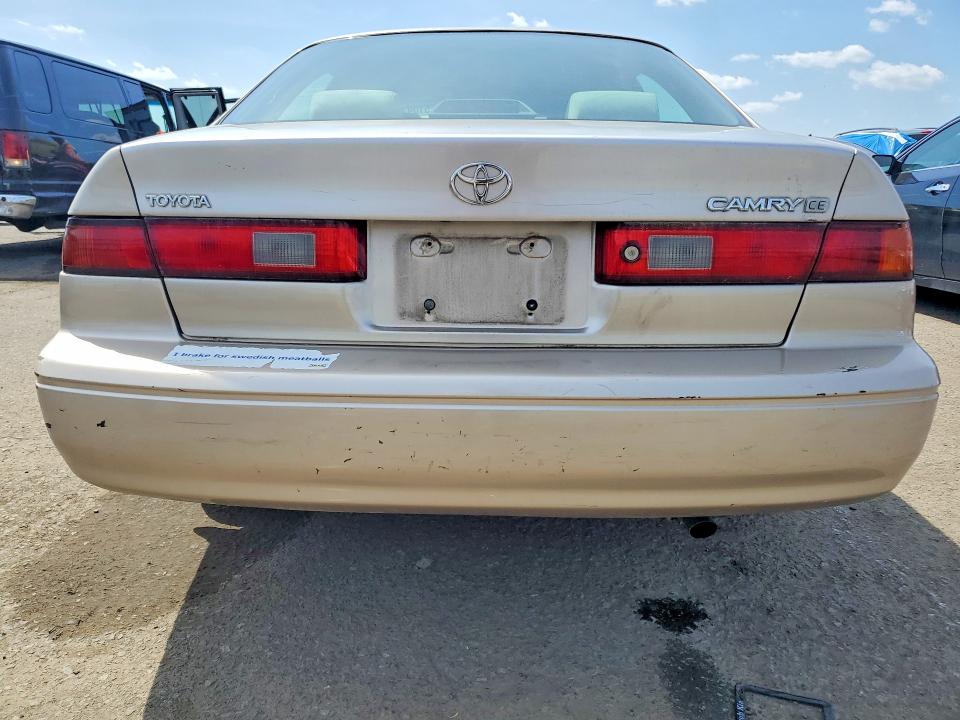 51097696 :رقم المزاد ، 4T1BG22K4XU911509 vin ، 1999 Toyota Camry مزاد بيع