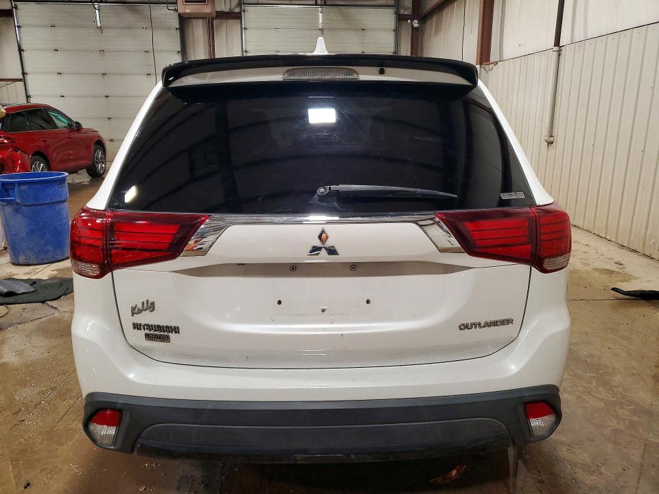 Продаж на аукціоні авто 2018 Mitsubishi Outlander, vin: JA4AZ3A38JZ020413, номер лоту: 49917706