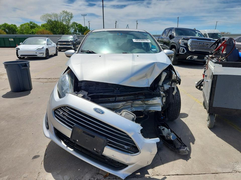 48998876 :رقم المزاد ، 3FADP4AJ6FM123339 vin ، 2015 Ford Fiesta مزاد بيع