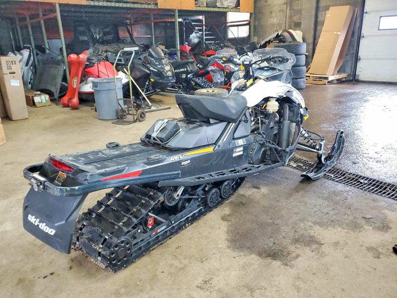 47811376 :رقم المزاد ، 2BPSUFHX6HV000031 vin ، 2017 Skid Renegade Adrenaline مزاد بيع