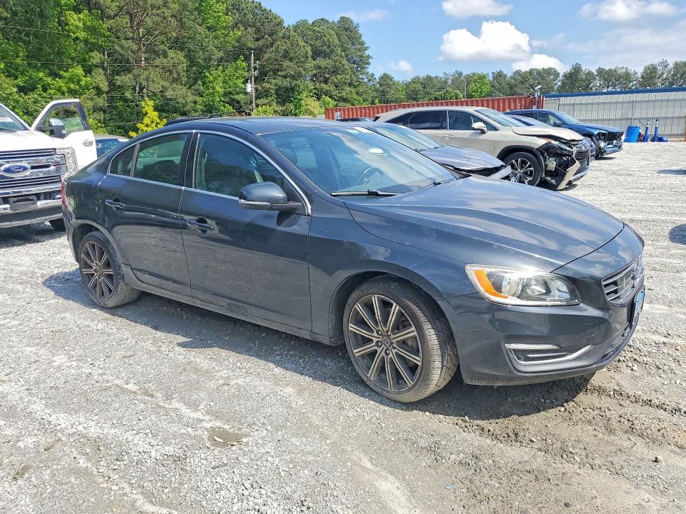 41631096 :رقم المزاد ، YV1612TD9F2306557 vin ، 2015 Volvo S60 مزاد بيع