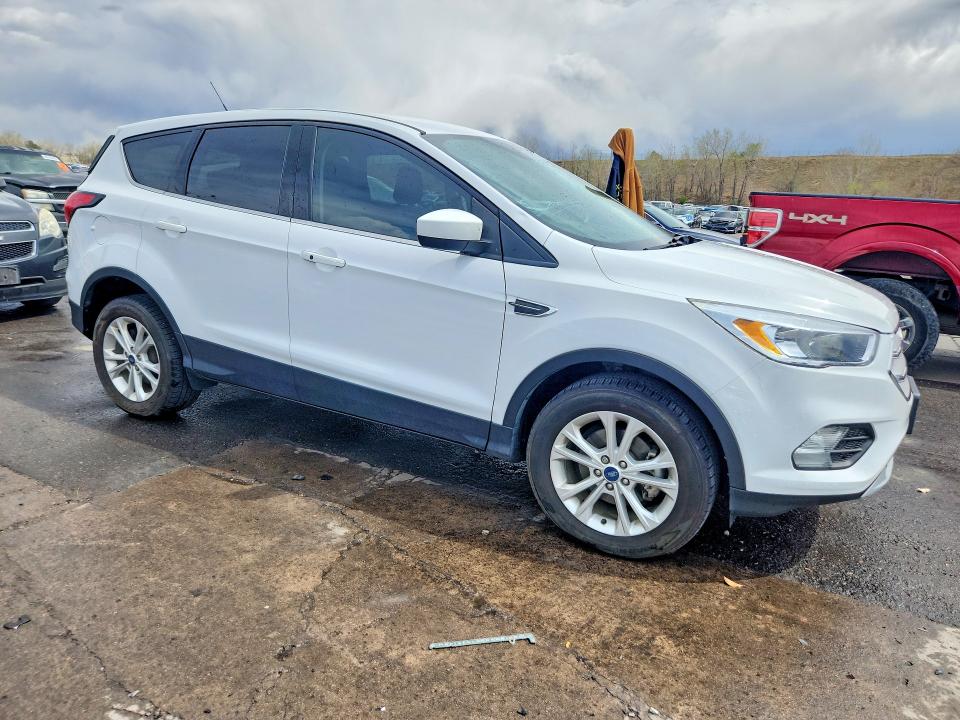 49110196 :رقم المزاد ، 1FMCU0GD0KUA41181 vin ، 2019 Ford Escape مزاد بيع