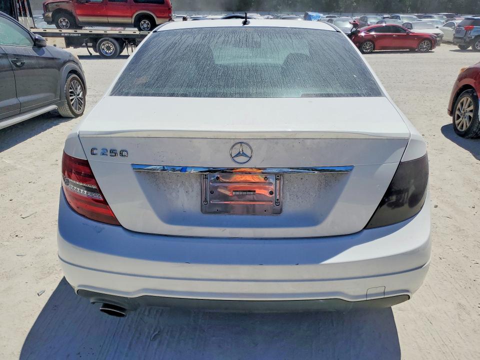 2013 Mercedes-benz C მანქანა იყიდება აუქციონზე, vin: WDDGF4HB8DA777090, აუქციონის ნომერი: 49983686