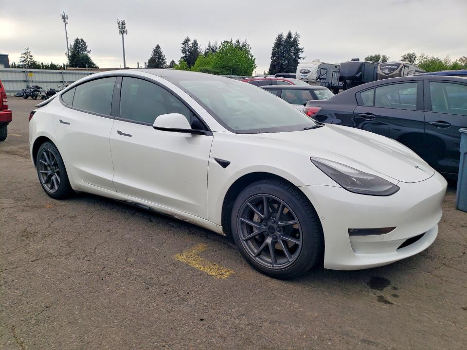 49835836 :رقم المزاد ، 5YJ3E1EB7NF183193 vin ، 2022 Tesla Model 3 مزاد بيع