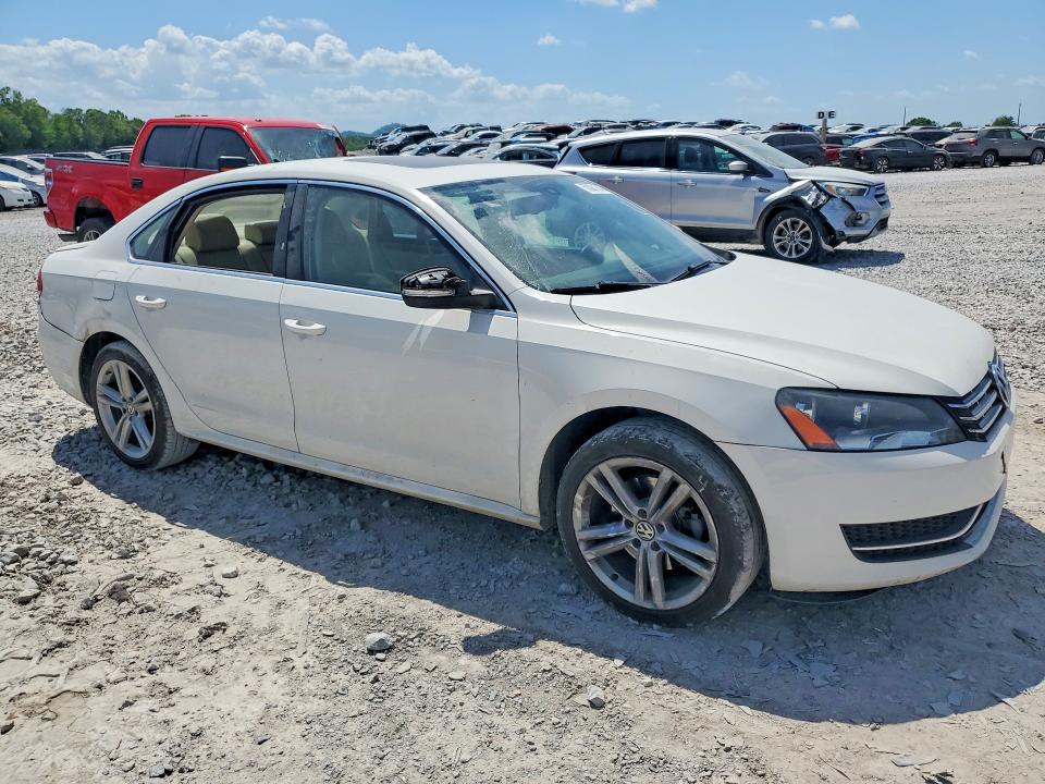 50061646 :رقم المزاد ، 1VWBN7A31EC073943 vin ، 2014 Volkswagen Passat مزاد بيع