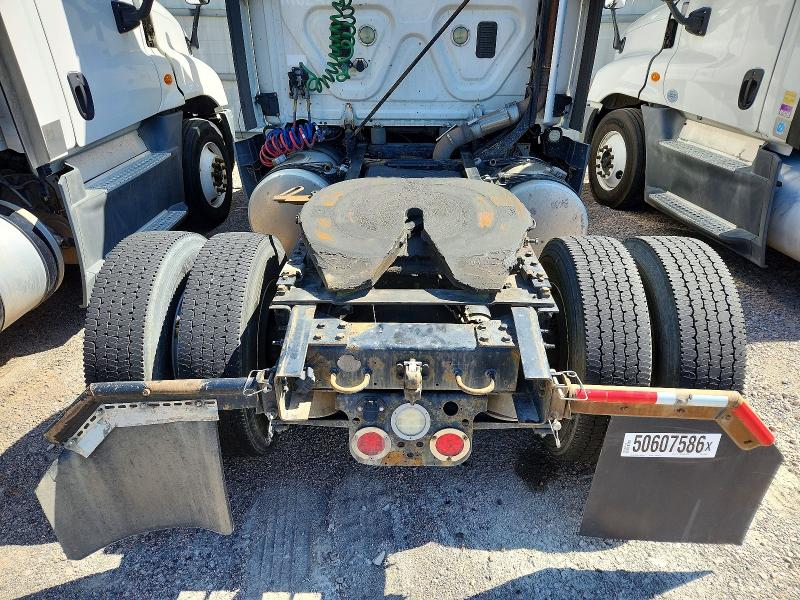 2016 Freightliner Cascadia 125 მანქანა იყიდება აუქციონზე, vin: 1FUBGEDV4GLHC5656, აუქციონის ნომერი: 50607586
