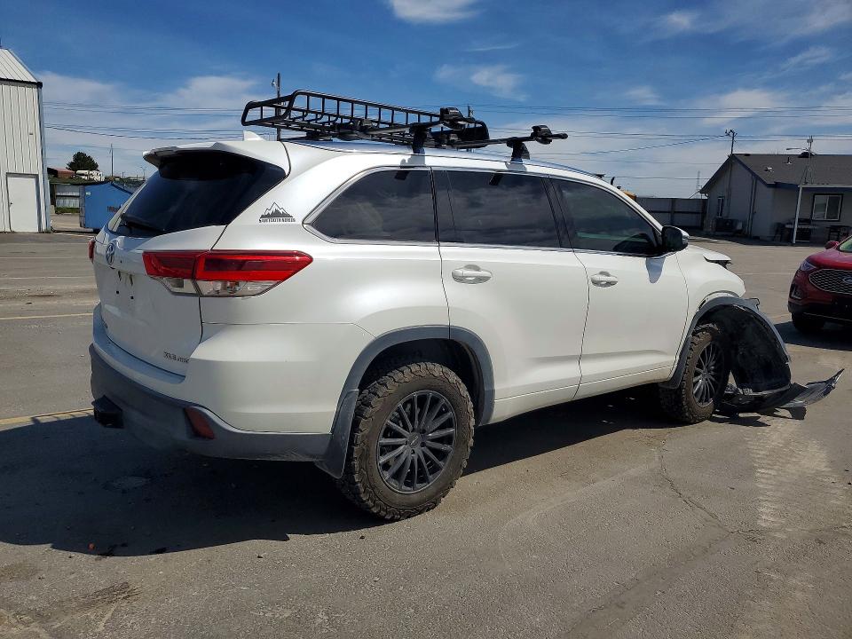 Продажа на аукционе авто 2018 Toyota Highlander, vin: 5TDJZRFH4JS883515, номер лота: 49021686