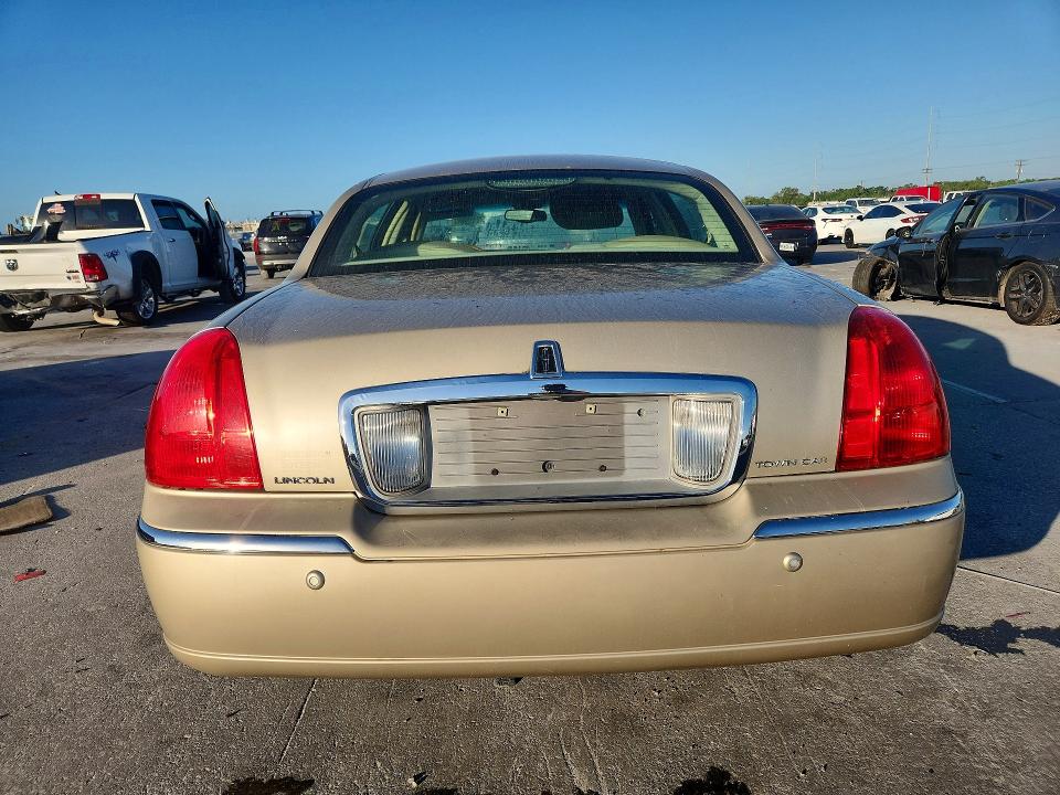 Продаж на аукціоні авто 2004 Lincoln Town Car, vin: 1LNHM83W34Y654225, номер лоту: 49826686