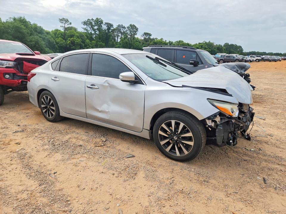 50504786 :رقم المزاد ، 1N4AL3AP0JC114935 vin ، 2018 Nissan Altima مزاد بيع