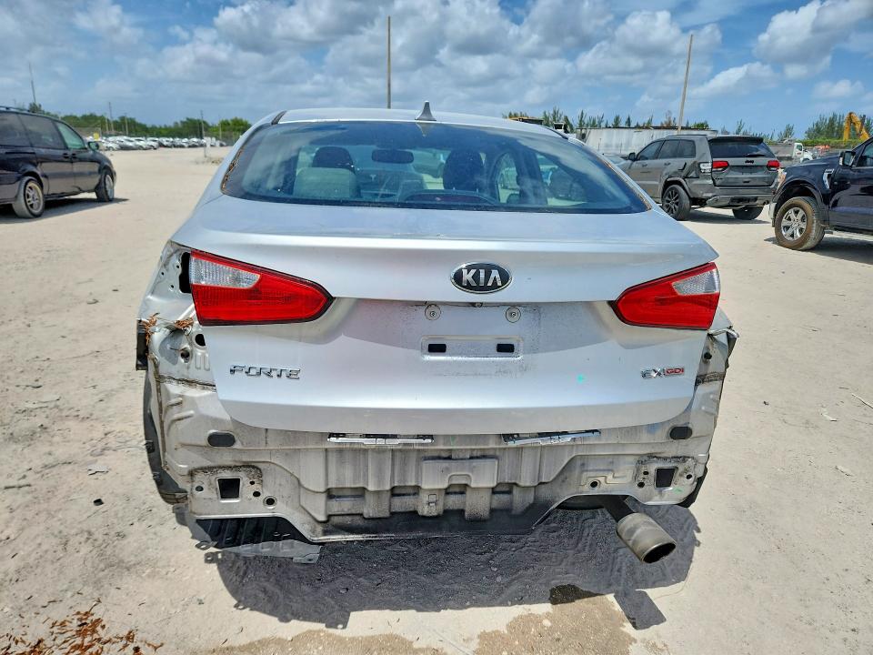 Продажа на аукционе авто 2015 Kia Forte, vin: KNAFZ4A8XF5284144, номер лота: 47212176