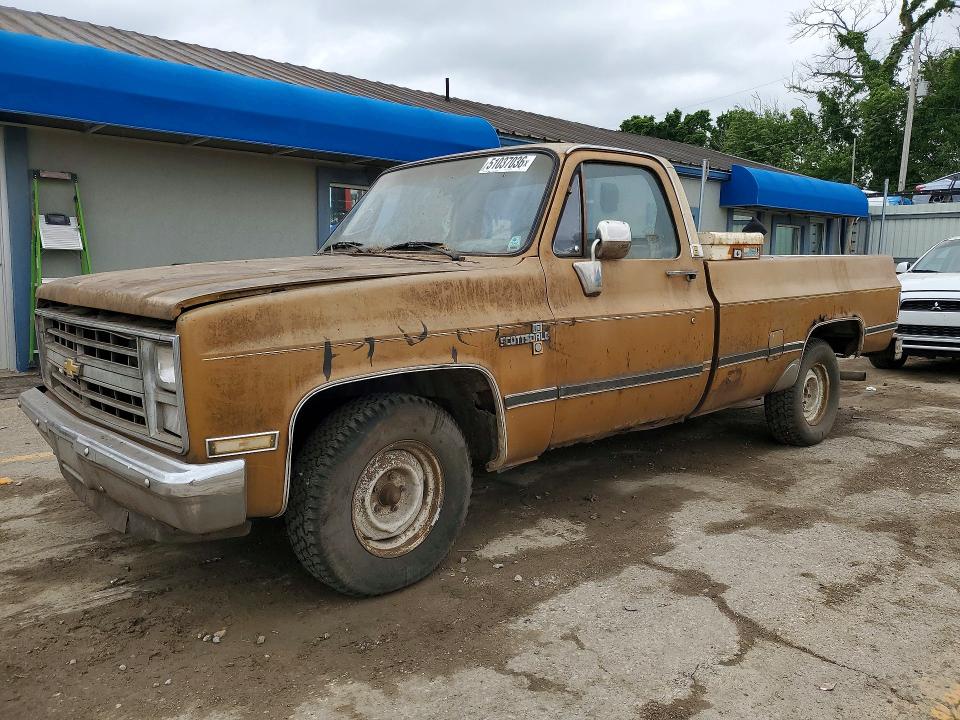 1985 Chev C10 მანქანა იყიდება აუქციონზე, vin: 1GCDC14H7FS135102, აუქციონის ნომერი: 51037036
