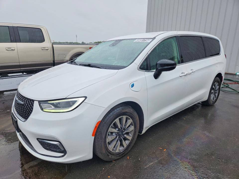 Продажа на аукционе авто 2024 Chrysler Pacifica, vin: 2C4RC1S70RR153365, номер лота: 49091736