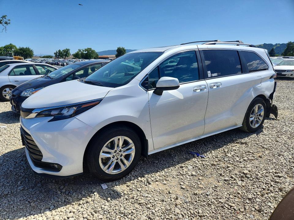 51337596 :رقم المزاد ، 5TDJRKEC8SS230622 vin ، 2025 Toyota Sienna مزاد بيع