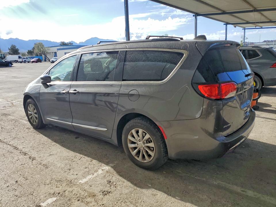 47931426 :رقم المزاد ، 2C4RC1BG6HR613157 vin ، 2017 Chrysler Pacifica مزاد بيع