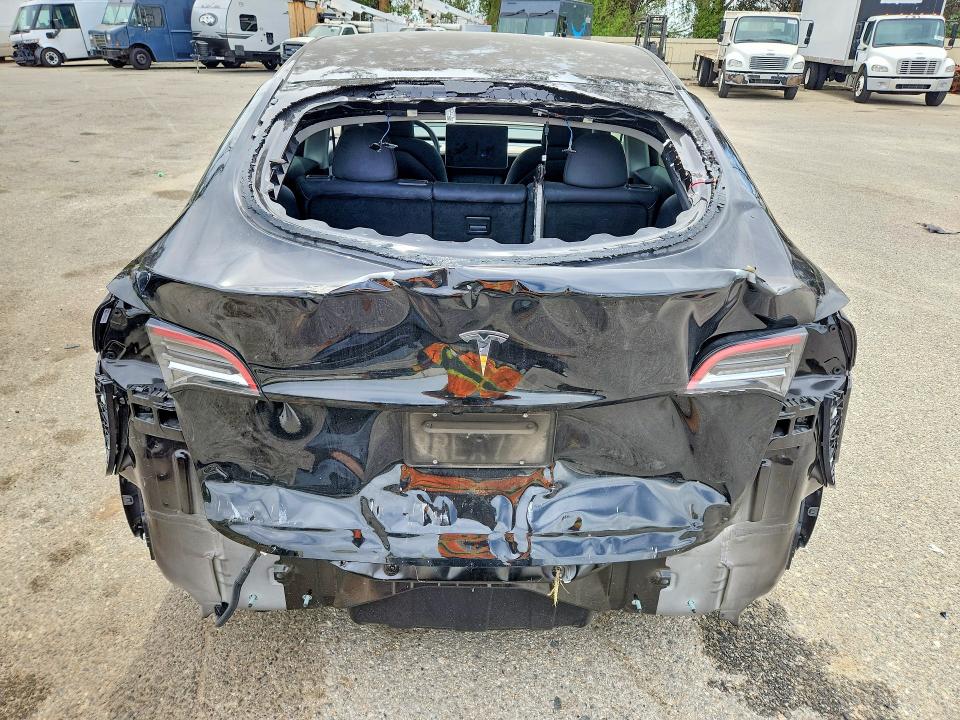 2025 Tesla Model Y მანქანა იყიდება აუქციონზე, vin: 7SAYGDED3SF235758, აუქციონის ნომერი: 49030356