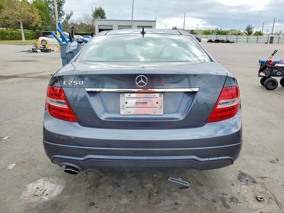 51340146 :رقم المزاد ، WDDGJ4HB3FG357283 vin ، 2015 Mercedes-benz C مزاد بيع