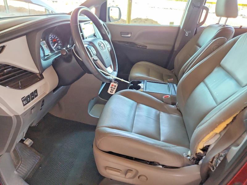 51677826 :رقم المزاد ، 5TDYZ3DC1HS889818 vin ، 2017 Toyota Sienna مزاد بيع