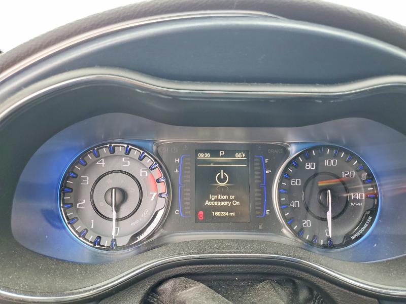 49814246 :رقم المزاد ، 1C3CCCBB7FN621983 vin ، 2015 Chrysler 200 مزاد بيع