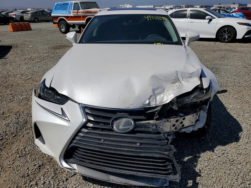 49028886 :رقم المزاد ، JTHBA1D2XJ5062824 vin ، 2018 Lexus Is مزاد بيع