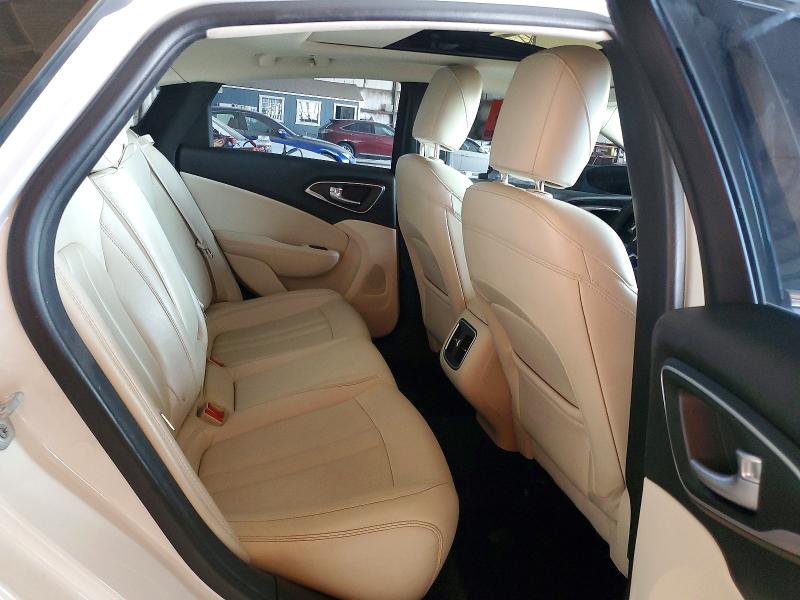 50643986 :رقم المزاد ، 1C3CCCCB3FN648418 vin ، 2015 Chrysler 200 مزاد بيع
