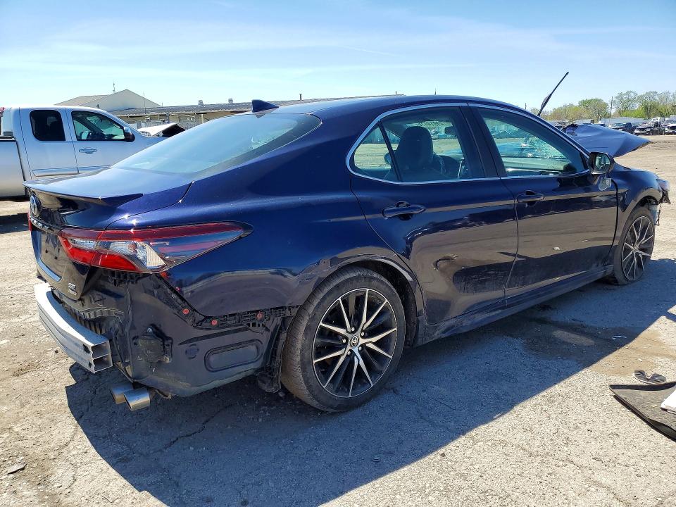49914416 :رقم المزاد ، 4T1G11BK5MU035871 vin ، 2021 Toyota Camry مزاد بيع