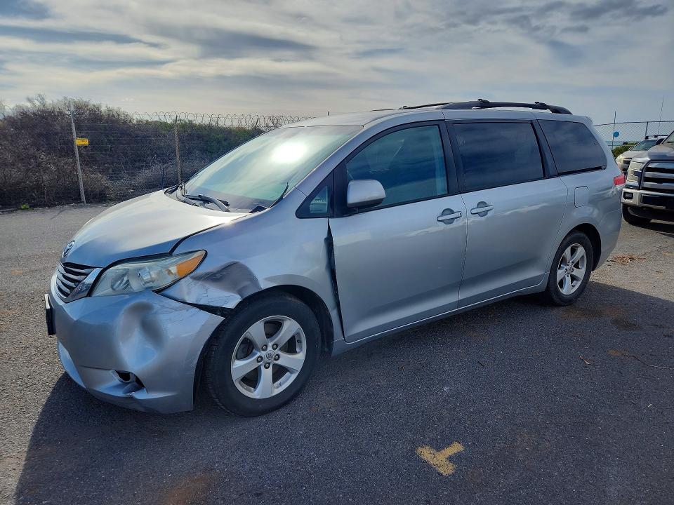 48404616 :رقم المزاد ، 5TDKK3DC4CS237245 vin ، 2012 Toyota Sienna مزاد بيع
