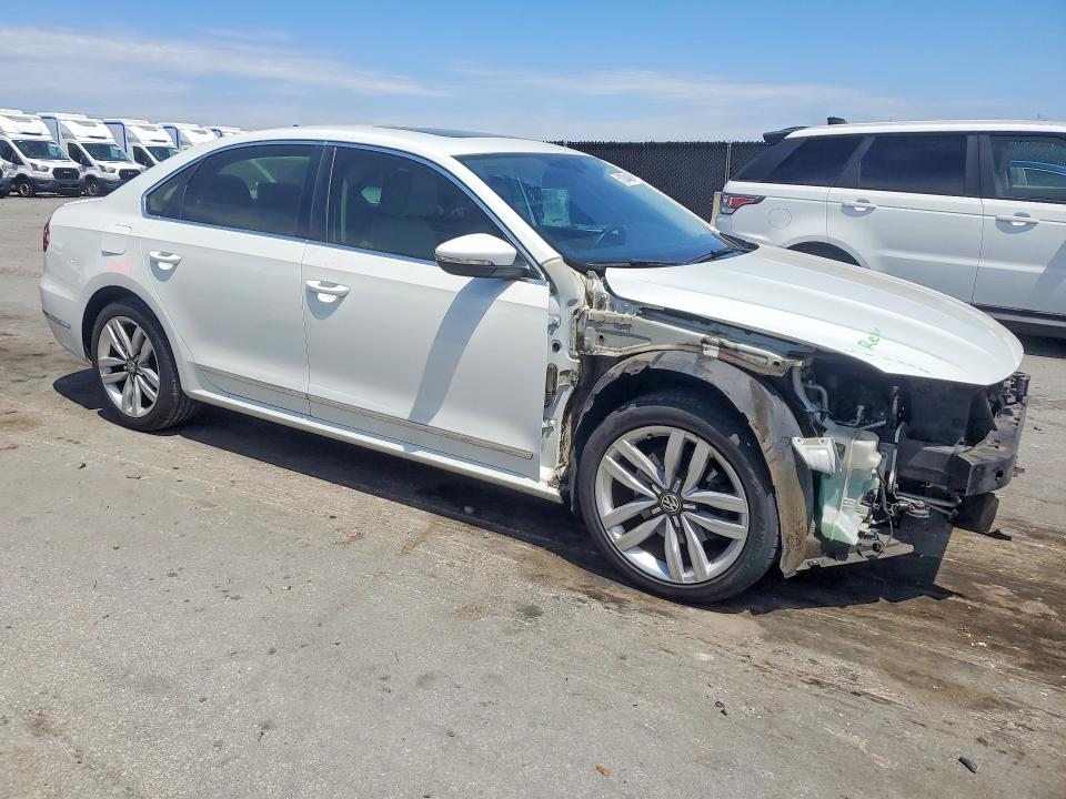 2017 Volkswagen Passat მანქანა იყიდება აუქციონზე, vin: 1VWGT7A38HC015747, აუქციონის ნომერი: 51034446