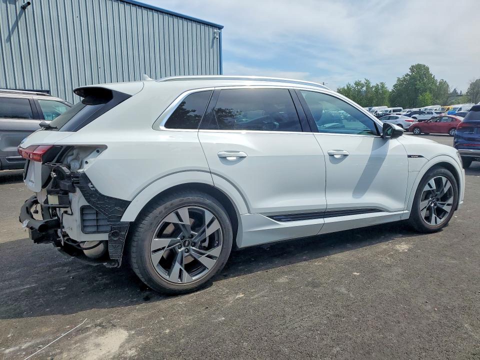 2023 Audi E-tron მანქანა იყიდება აუქციონზე, vin: WA1AAAGE2PB024950, აუქციონის ნომერი: 52028806