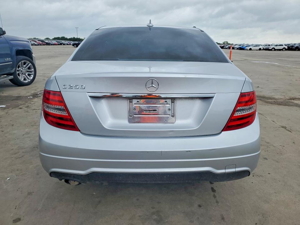 Продажа на аукционе авто 2013 Mercedes-benz C, vin: WDDGF4HB8DR287749, номер лота: 49845446