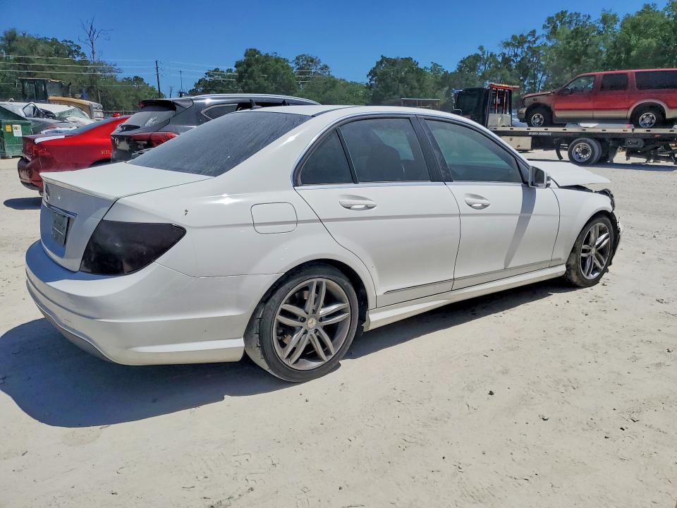 2013 Mercedes-benz C მანქანა იყიდება აუქციონზე, vin: WDDGF4HB8DA777090, აუქციონის ნომერი: 49983686