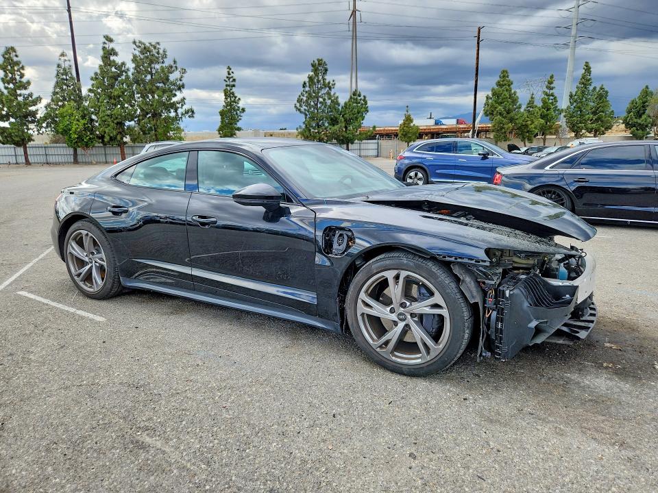 Продажа на аукционе авто 2022 Audi E-tron Gt, vin: WAUFJBFWXN7010450, номер лота: 49663026