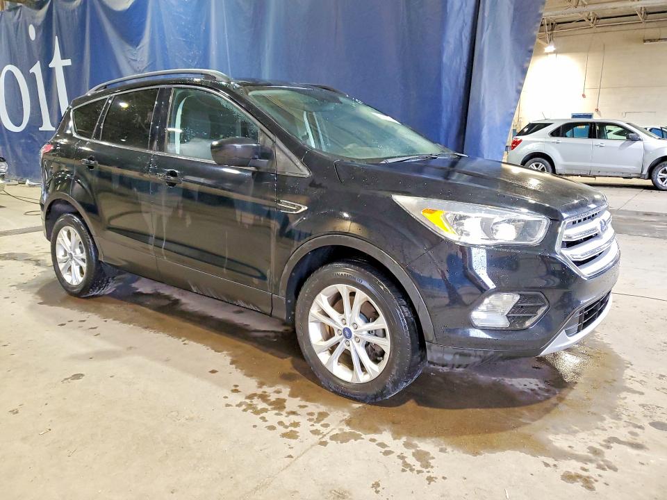 48416026 :رقم المزاد ، 1FMCU9GD5JUC58082 vin ، 2018 Ford Escape مزاد بيع