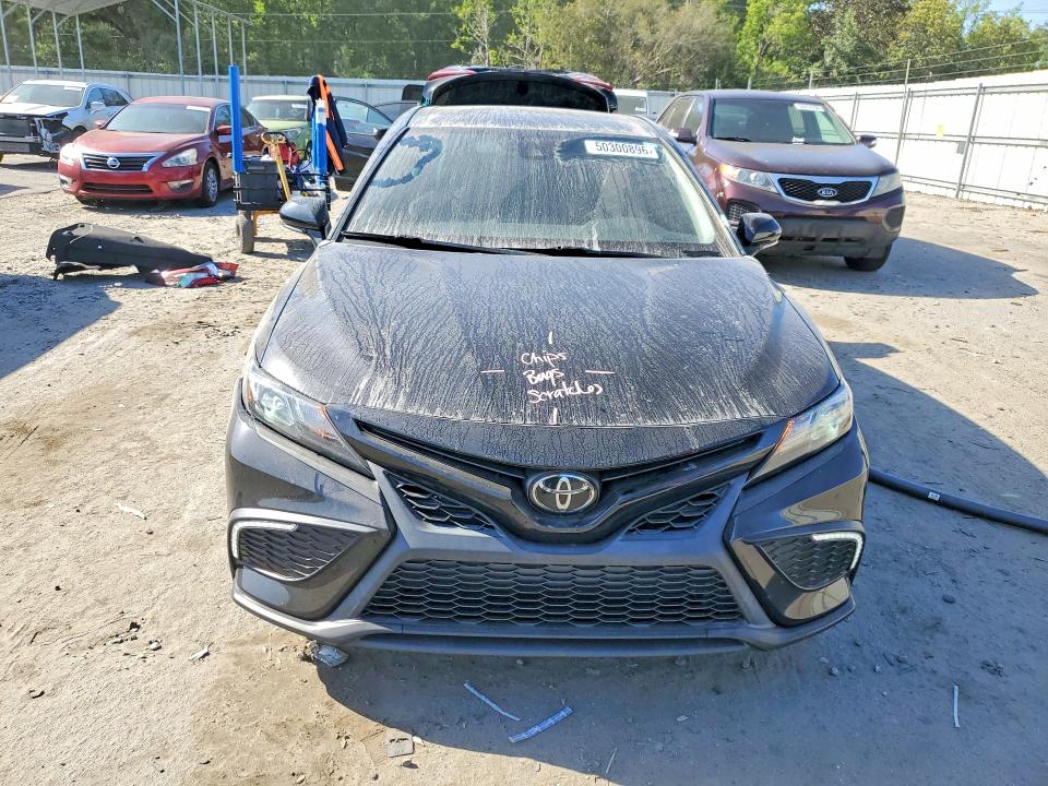 50300896 :رقم المزاد ، 4T1G11AK1NU657712 vin ، 2022 Toyota Camry مزاد بيع