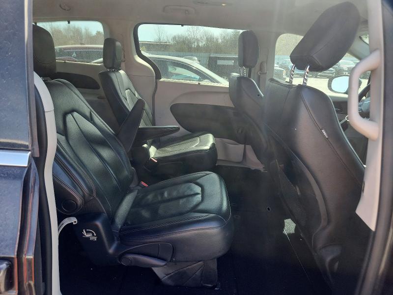 49482696 :رقم المزاد ، 2C4RC1BG2JR126415 vin ، 2018 Chrysler Pacifica مزاد بيع