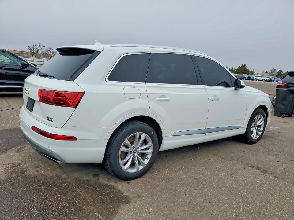 Продажа на аукционе авто 2018 Audi Q7, vin: WA1LAAF71JD037261, номер лота: 49672256