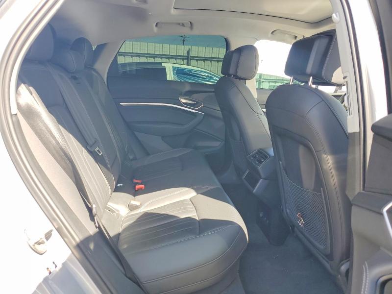 2022 Audi E-tron მანქანა იყიდება აუქციონზე, vin: WA12AAGE8NB031015, აუქციონის ნომერი: 47939026
