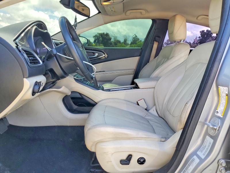 51129686 :رقم المزاد ، 1C3CCCCB6FN552282 vin ، 2015 Chrysler 200 مزاد بيع