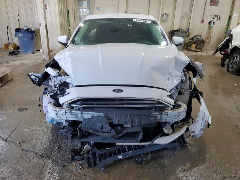 50453366 :رقم المزاد ، 3FA6P0LU9HR325770 vin ، 2017 Ford Fusion مزاد بيع